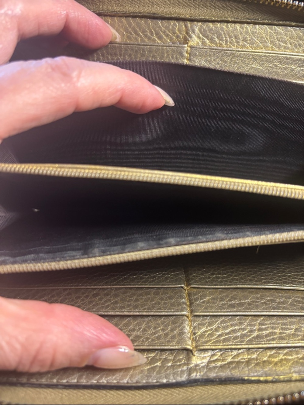 Gucci Gold Leather Zip-Around Wallet with Tassel - Picture 4 of 17